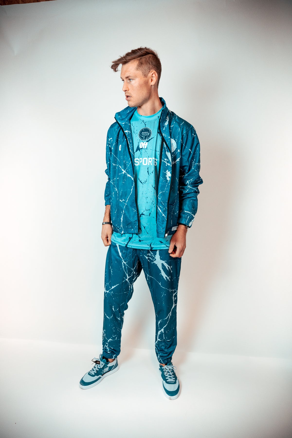 Off-Pitch x EA Sports Cracked Ice Jacke Dunkelblau