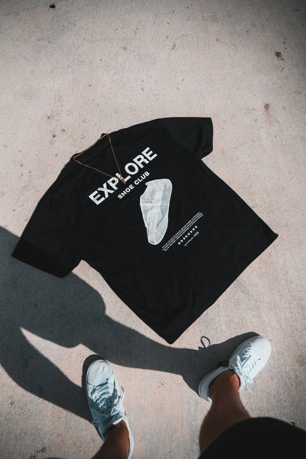 T-shirt Explore shoe club - Noir