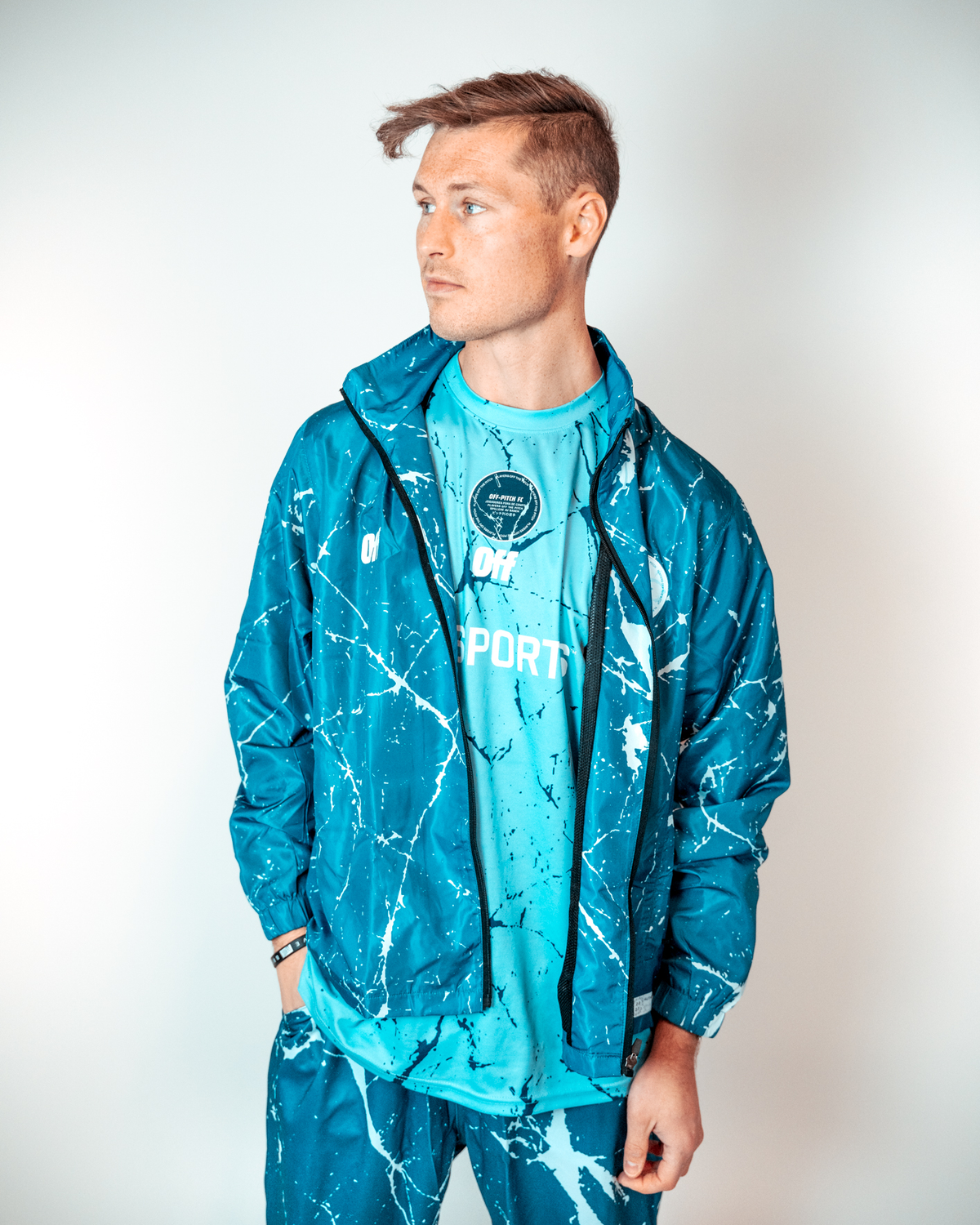 Off-Pitch x EA Sports Cracked Ice Jacke Dunkelblau