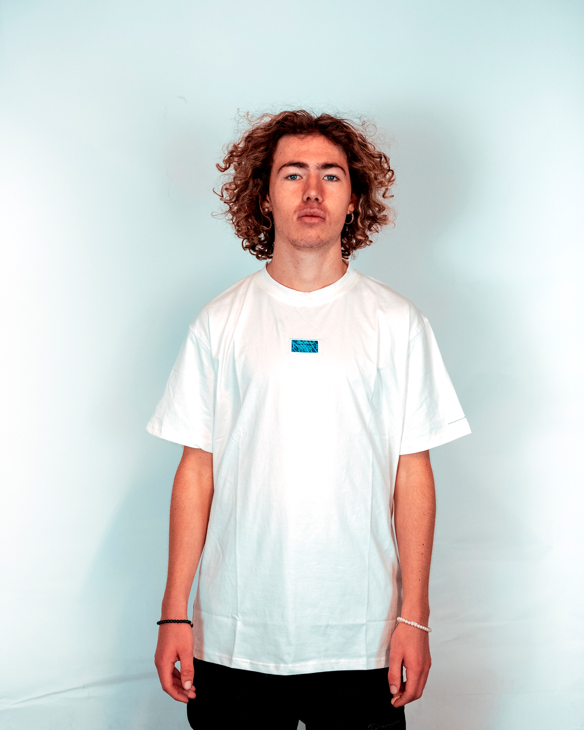 Colorful Court T-Shirt – Weiß